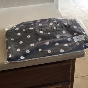 BNWT darling black daisy duffel bag